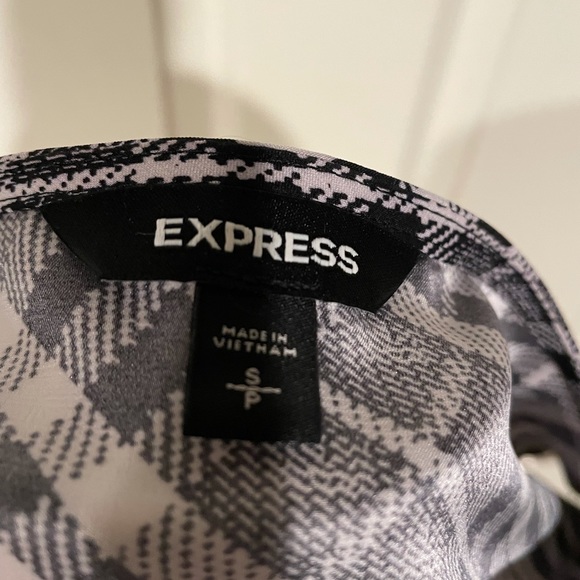 Black and white checked Express top. Size S - Picture 4 of 4